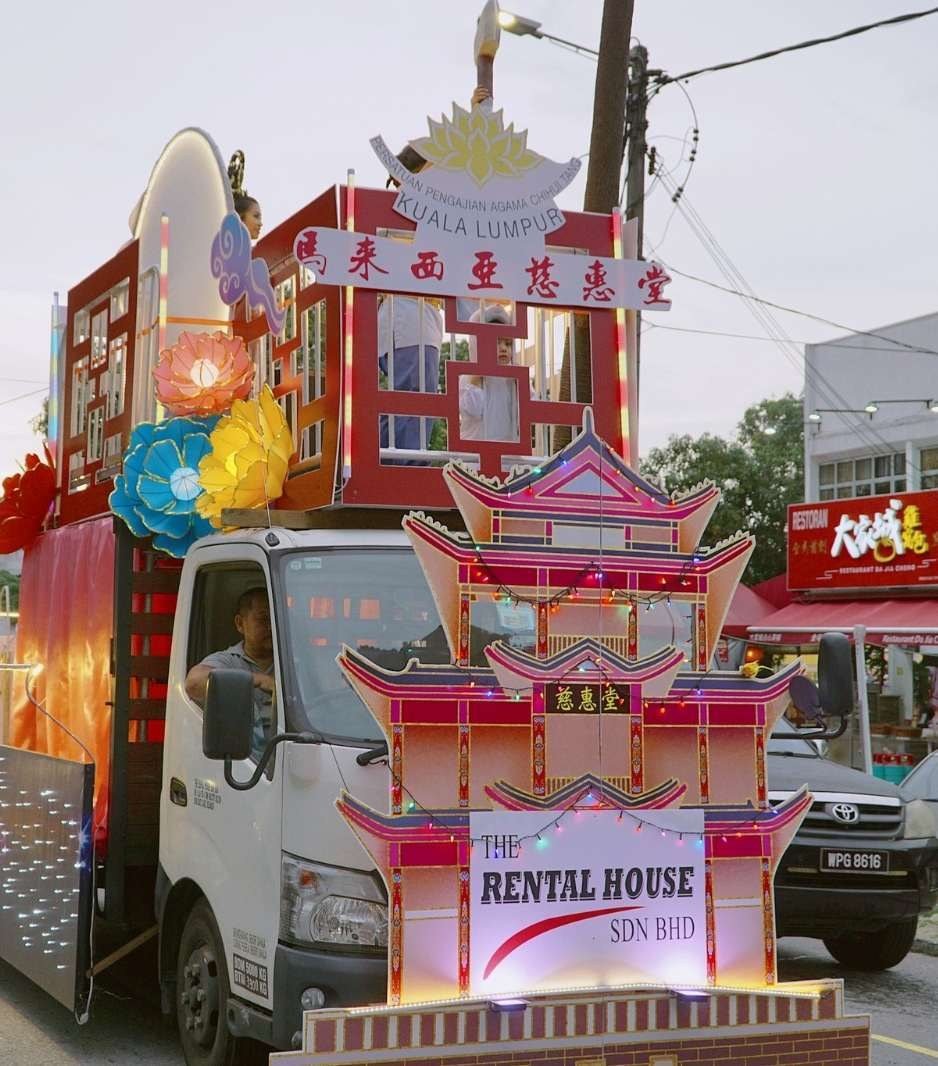 慈惠青足團花車遊行