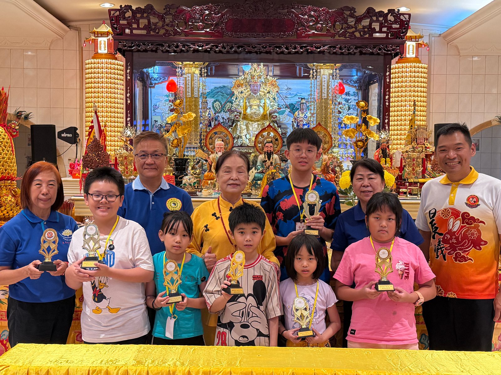 孩子呈現完整中秋禮盒配套